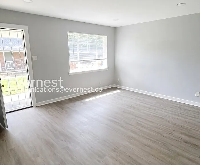 1000 4th Ave W #3 — Photo 2
