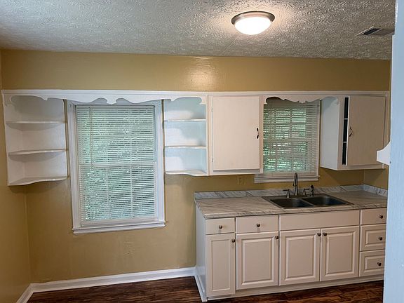 4th image of 2331 Amos St