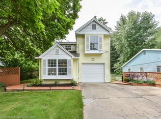 10164 Skeman Rd, Brighton, MI 48114