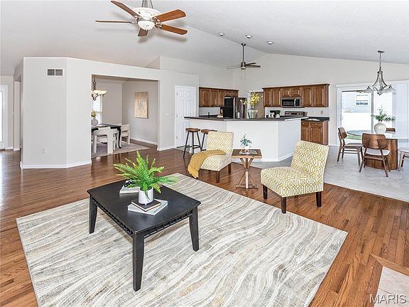 5th image of 157 Oak Hill Dr