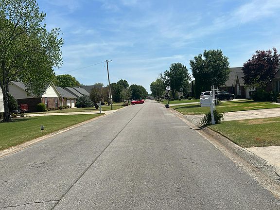 4th image of 2107 Jennifer Ave