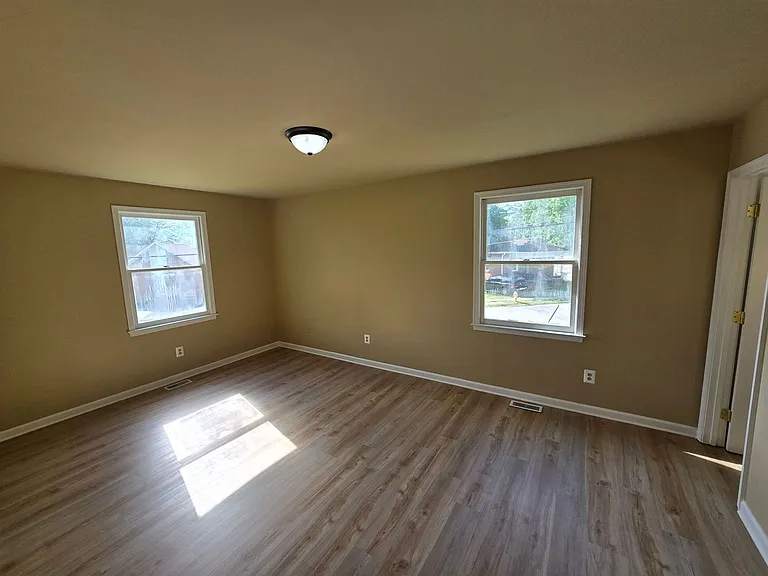 500 Floral Ave — Photo 9
