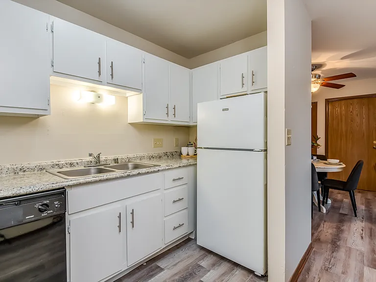 Harbor Ridge Apartments — Photo 25