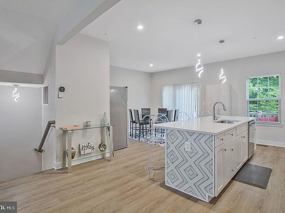 5th image of 8802 Sybil Ln #B
