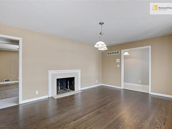3rd image of 8513 Ward Pkwy