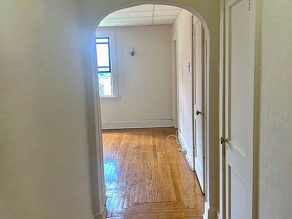 3rd image of 270 Orchard Ter APT 14