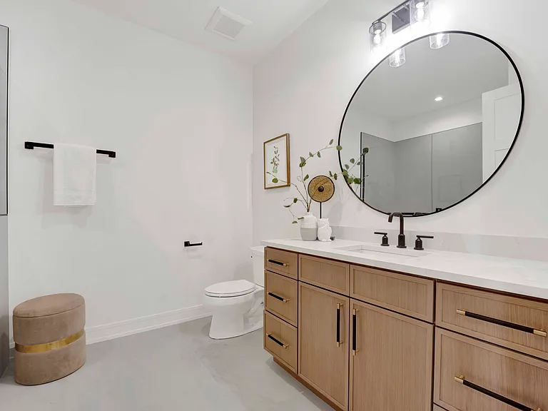 5630 N Broadway St #2W — Photo 11