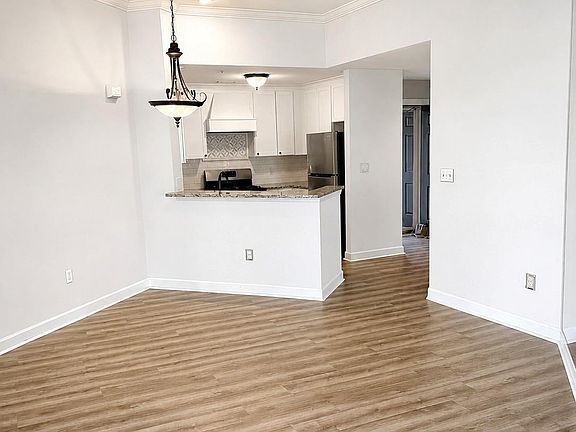 3rd image of 17811 Half Moon Ln APT L