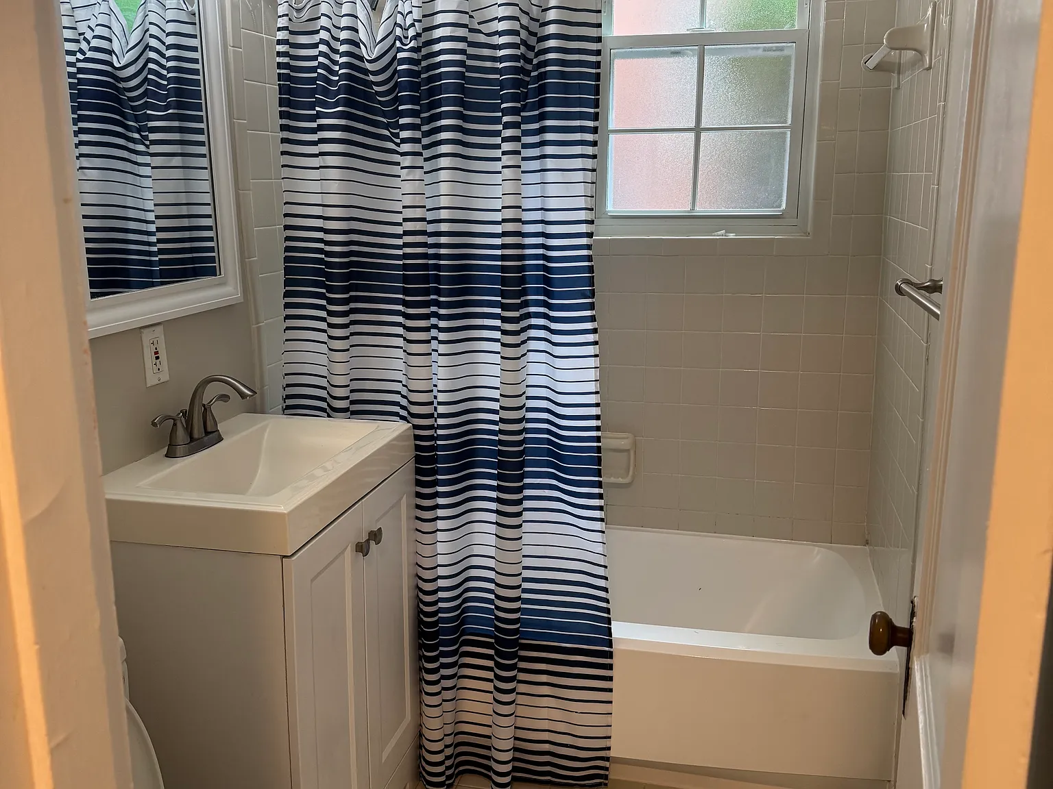 Studio, 630 sqft, $1,850 — Photo 3