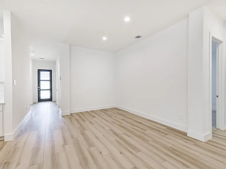 218 Springfield Terrace Ct — Photo 8