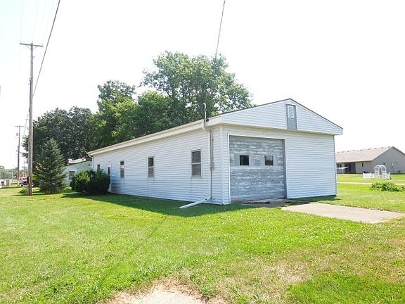 3rd image of 453 Winnebago Dr