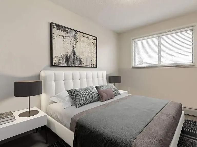 2526 Thompson Cres SE — Photo 4