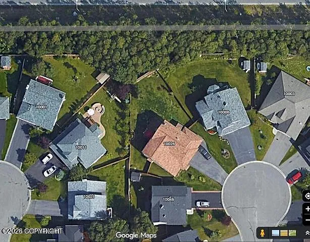 3 bed, 2.5 bath, 26001 sqft, $4,000 — Photo 2