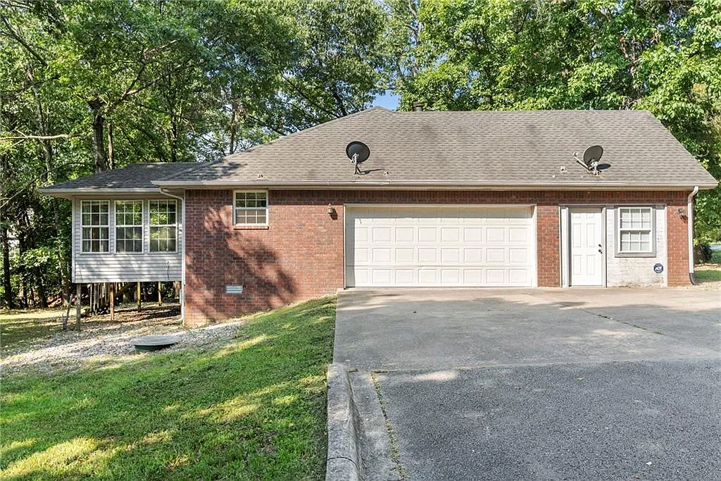 3 bed, 1985 sqft, $1,600 — Photo 2