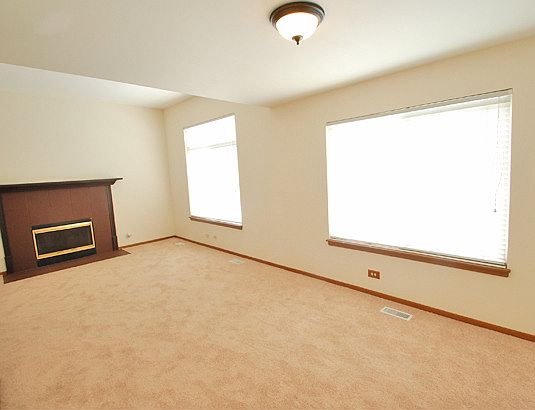 2nd image of 2460 Applewood Ln