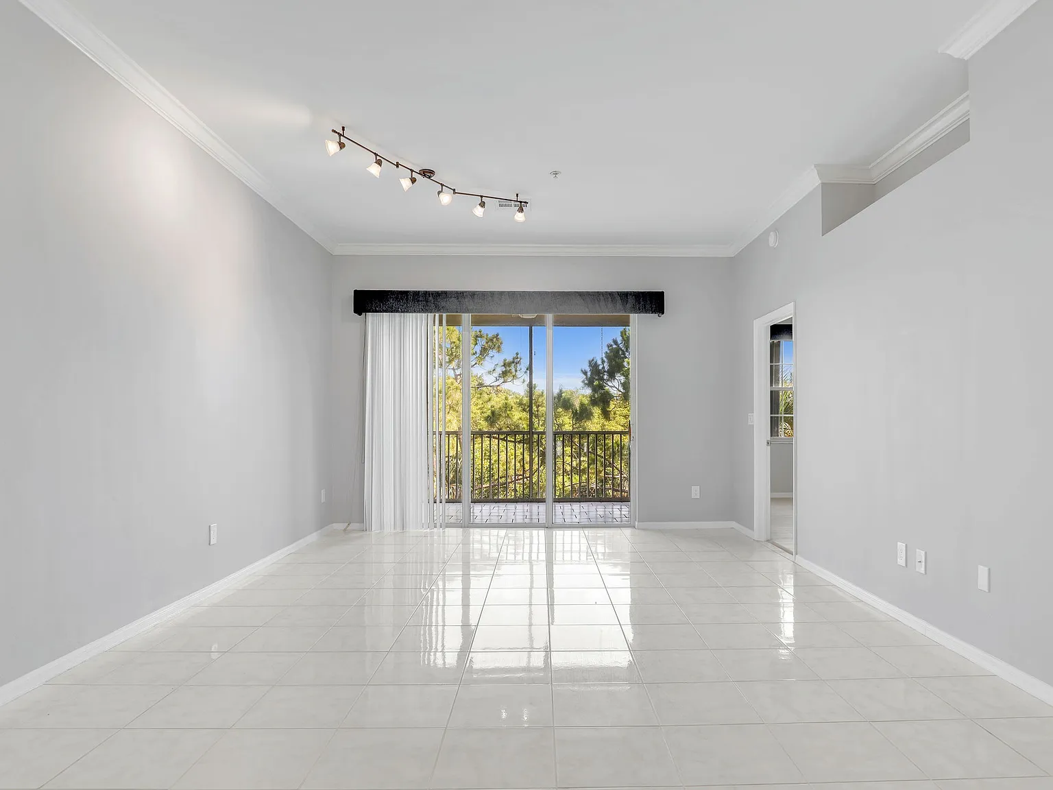 3421 Pointe Creek Ct — Photo 4