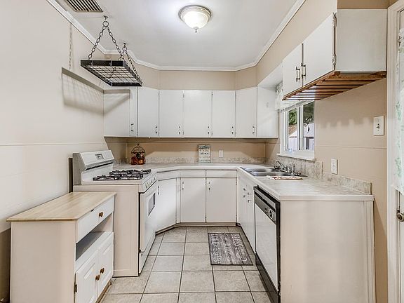 5th image of 156 Whittington Dr