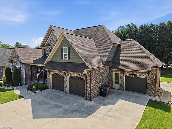 2nd image of 5723 Woodrose Ln