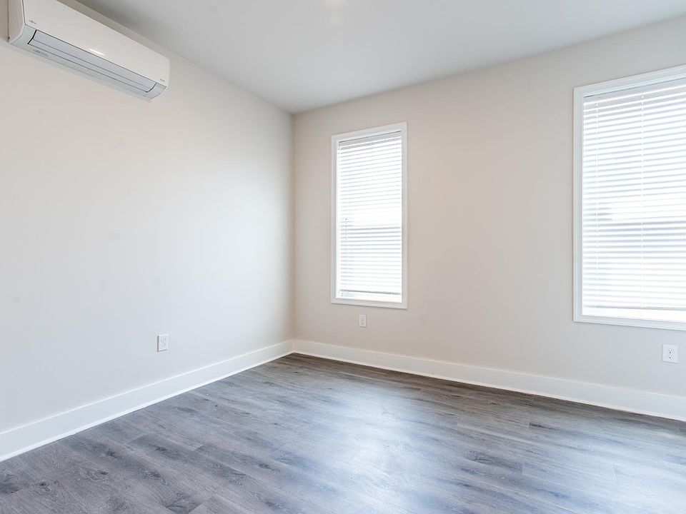 1st image of 1741 W Ontario St #40