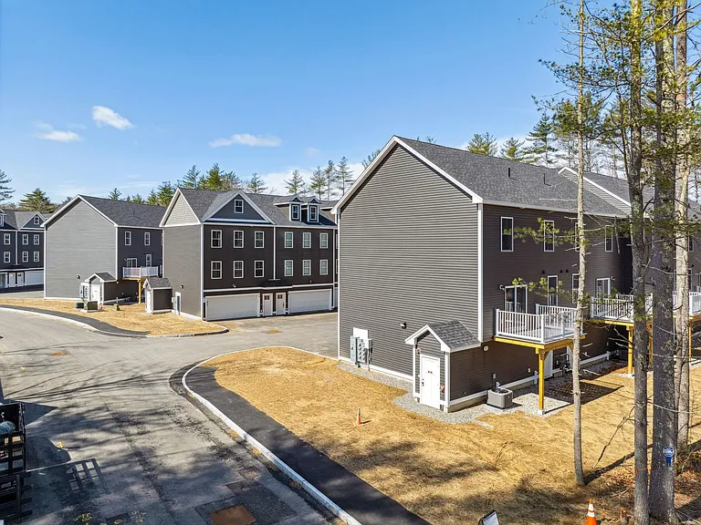 Bayberry Commons- 3 Bedroom 2.5 Bath Townhomes with 2 Car Garage — Photo 124