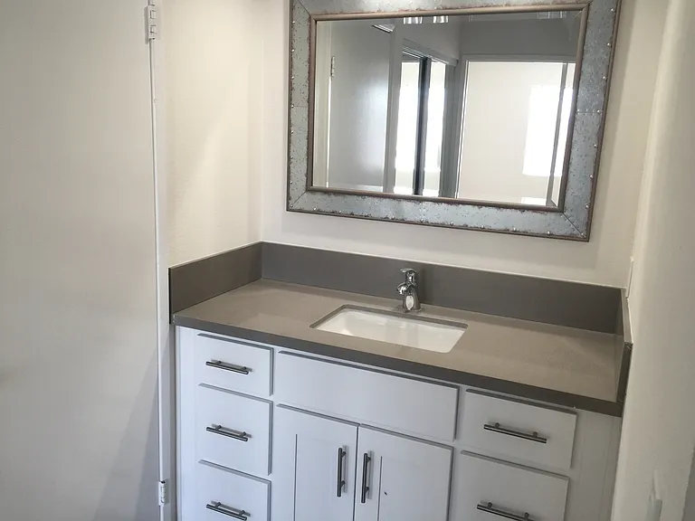 Midvale Los Angeles Apartments LLC — Photo 18