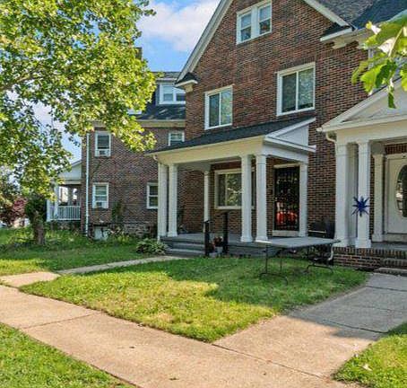 3rd image of 618 Wicklow Rd