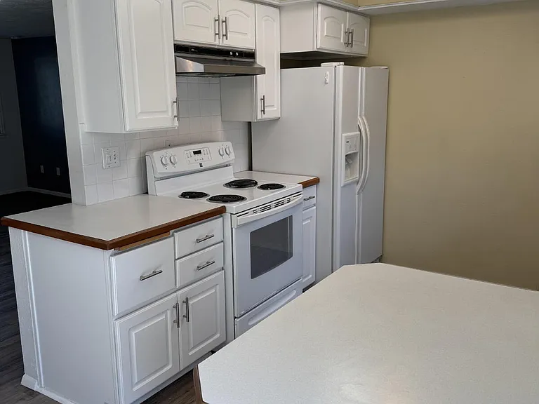 2336 Smith Ct — Photo 3
