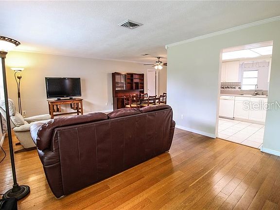 2nd image of 5830 Bayshore Dr