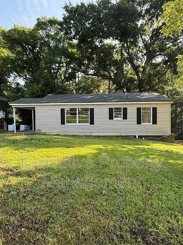 3 bed, 1.0 bath, 962 sqft, $1,100 — Photo 1