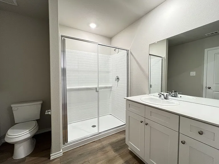5557 Rollins Dr — Photo 10