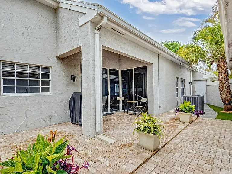 7 Wyndham Ln — Photo 37