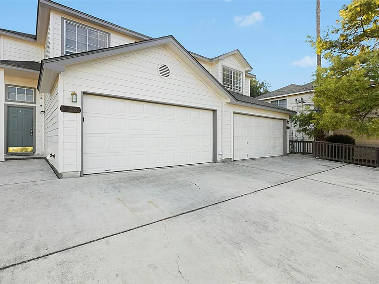 808 Sagewood Trl — Photo 2