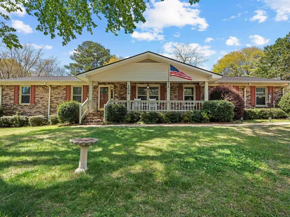 1004 Valley Creek Dr, Anniston, AL 36207