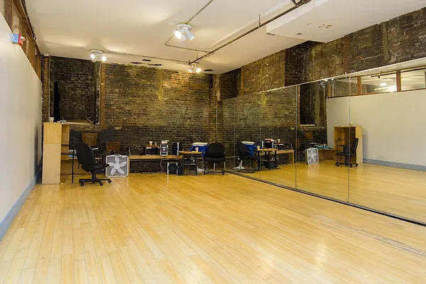 Rented by Nooklyn NYC LLC | media 26