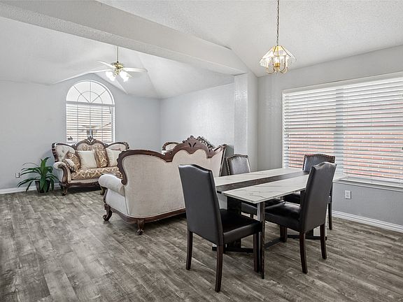 5th image of 2725 Hidden Springs Dr