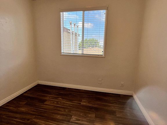 4th image of 2201 Comstock St #2221