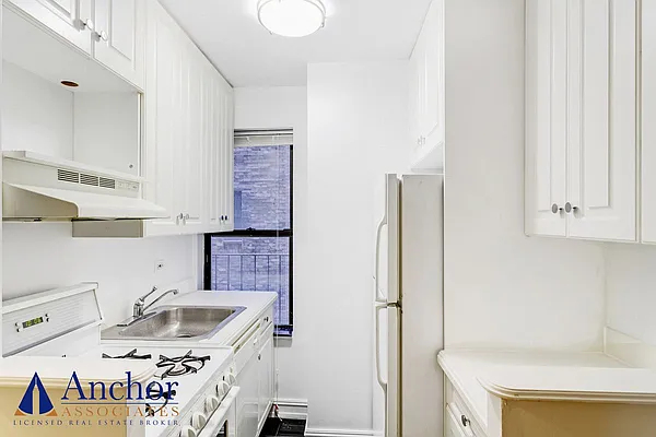 Rented by Anchor Associates | media 18