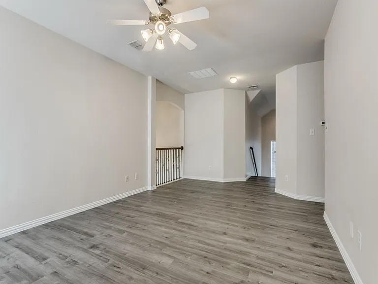 1901 Templegate Dr — Photo 17