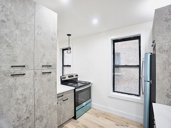 3rd image of 28 Saint Nicholas Pl #3CC