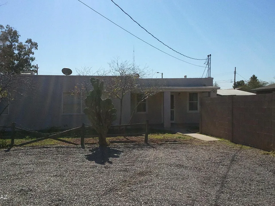 114 E Blacklidge Dr