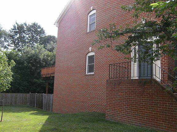 2nd image of 1529 Templeton Pl