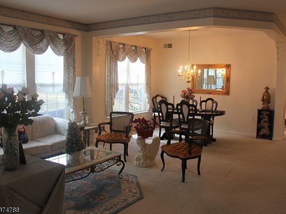 3rd image of 54 Kensington Cir