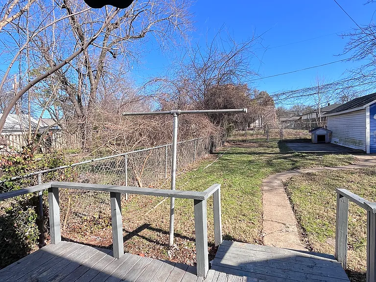 800 Clifton Ct — Photo 5