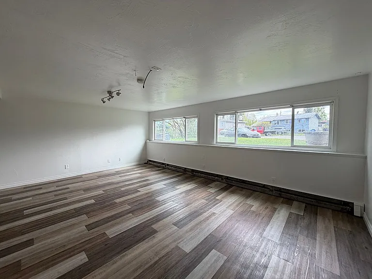 320 Thomas Cir — Photo 14