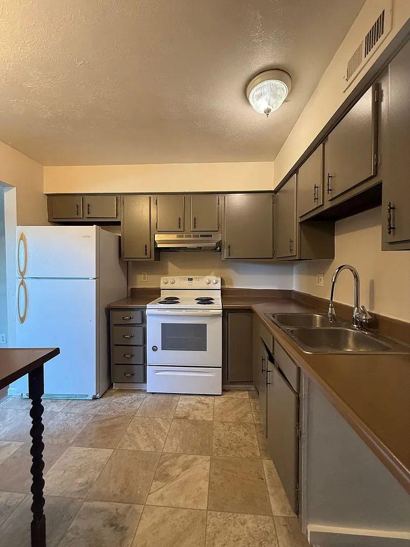 4220-4222 Arrowrock — Photo 2
