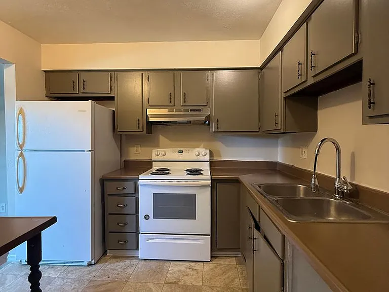 4220 Arrowrock Ave — Photo 2