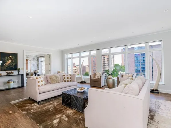 400 W 49th Ter APT 2056, Kansas City, MO 64112