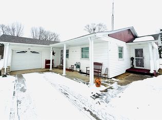 204 E McKibben St, Rossville, IL