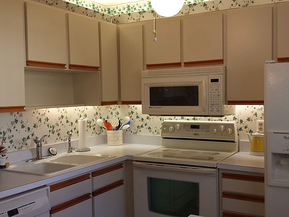 3rd image of 38 Pine Arbor Ln