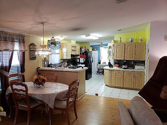 5th image of 581 Clover Ln
